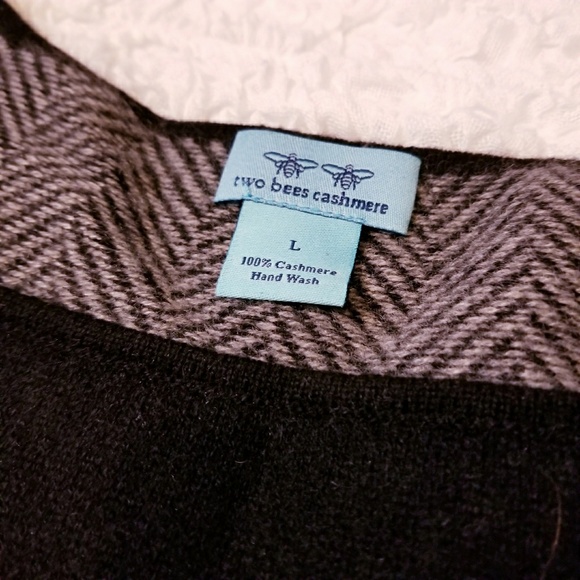 Two Bees Cashmere Luxury Sweater - Picture 2 of 4